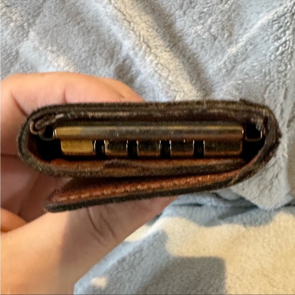 Louis Vuitton monogrammed key holder - Picture 9 of 11